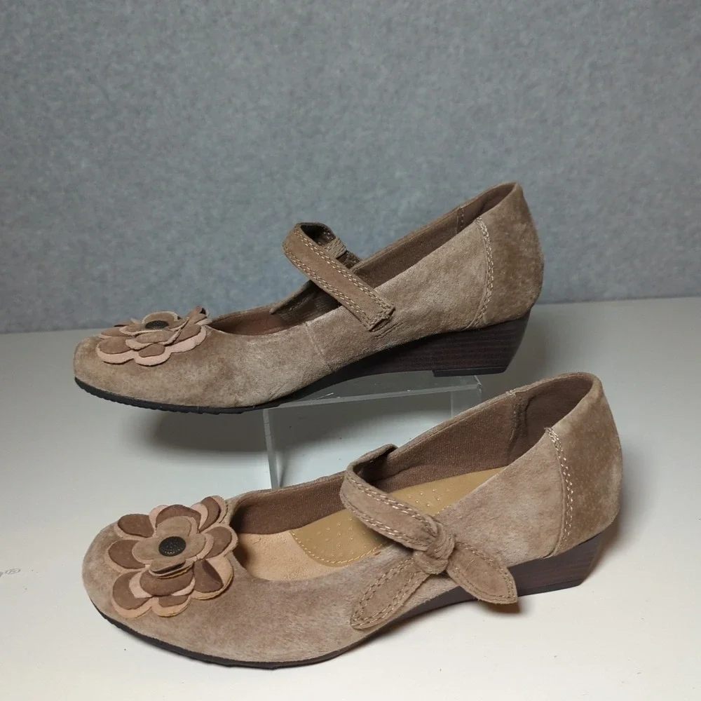 Earth Spirit Womens Suede Mary Jane Wedge‎ Flower Detail Shoes